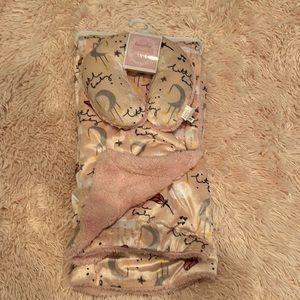 Brand new Elements of style sweet dreams blanket and head support